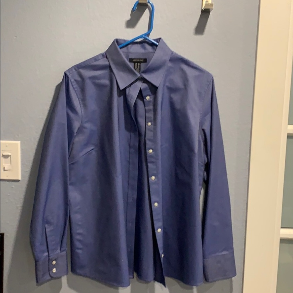 NWOT Beautiful blue women’s oxford shirt